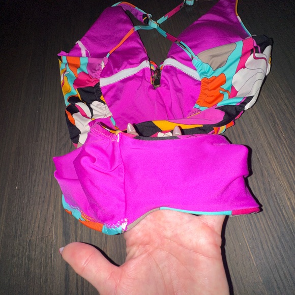 Trina Turk women’s GEMINI FLORAL Plunge One Piece Swimsuit Size 8 - Picture 7 of 8